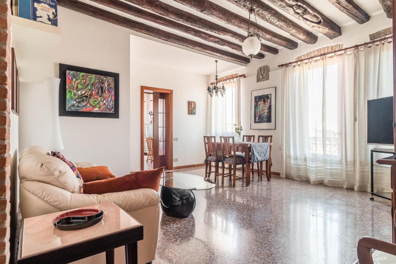 Colombina House Close To The Train Station Appartamento